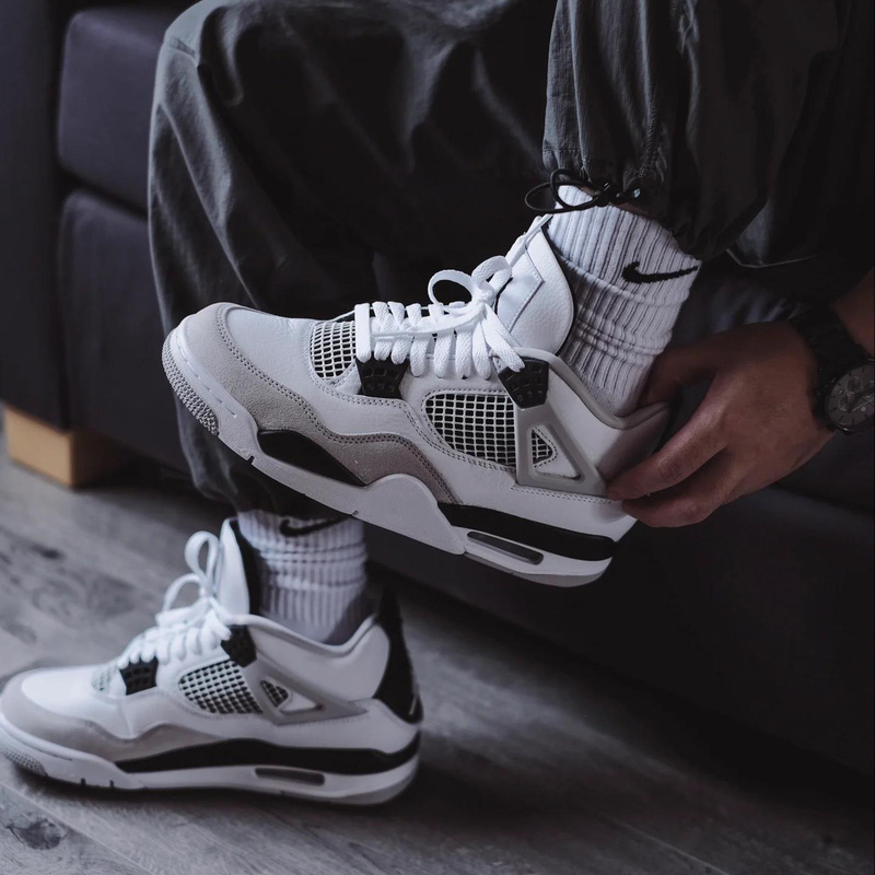 Putian high quality AJ4 Air Cushion Basketball Shoes for Men and Women Outdoor Casual All-match Sports Couple Trendy Shoes Putian high quality AJ4 Air Cushion Basketball Shoes for Men and Women Outdoor Casual All-match Sports Couple Trendy Shoes