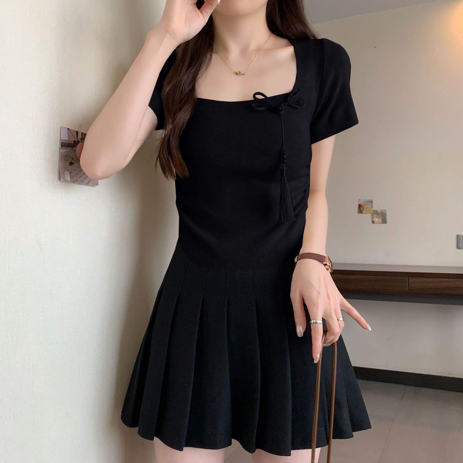 Nov poletni dizajn z naramnicami, nepravilna majica s kratkimi rokavi v kitajskem slogu, ženska pletena majica s kratkimi rokavi in ​​oglatim izrezom._voghion.com