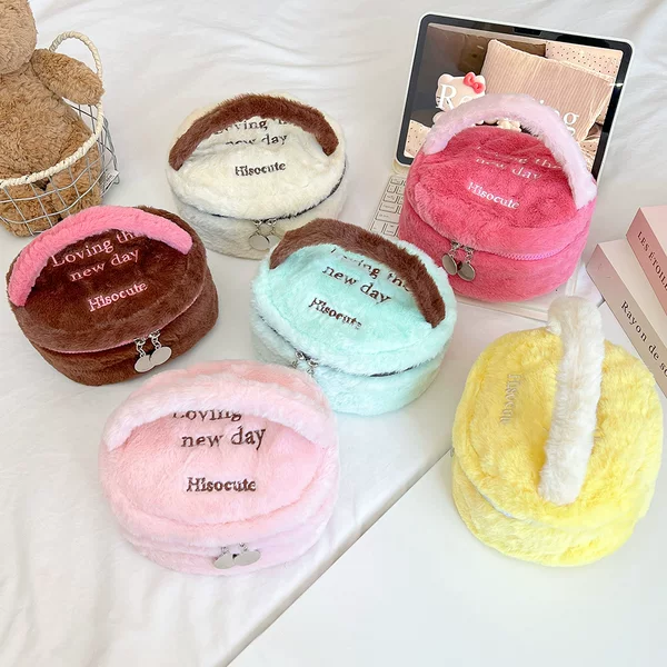 Ins plush handbag makeup bag, large-capacity storage bag, portable travel toiletry bag, cosmetic storage bag, popular online