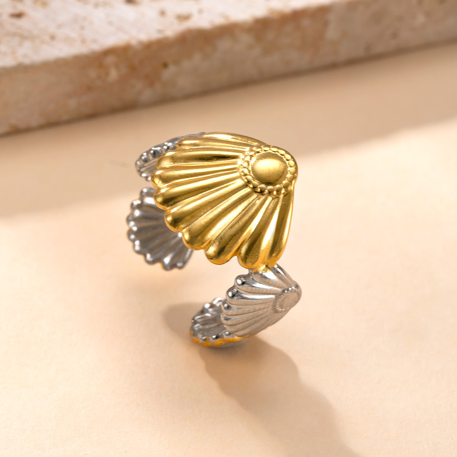 Nuevo anillo de acero inoxidable transfronterizo Flor hidráulica Amor Anillo a juego de colores Diseño de nicho Personalidad Fábrica de joyas de acero de titanio image 5
