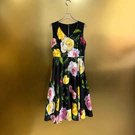 欧美风25早春夏新款黑底玫瑰芍药花人丝麻收腰太阳摆背心连衣裙