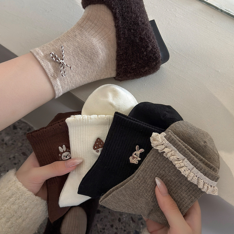 5 pairs of women's mid-calf socks with cartoon embroidery and lace, new autumn and winter cute Japanese retro ins trendy long socks