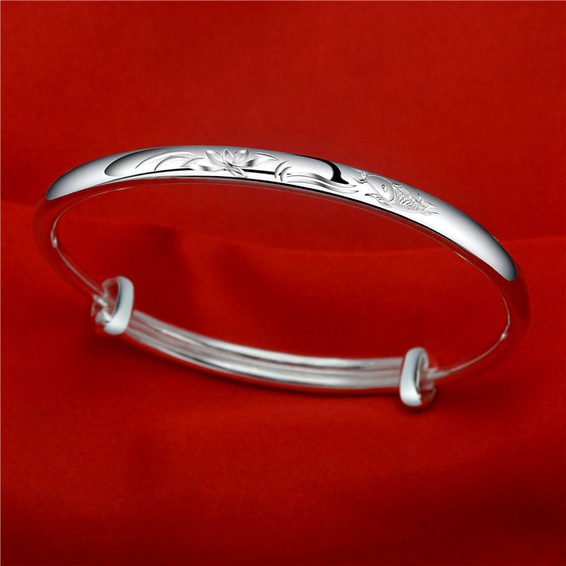 Fashionable silver bracelet