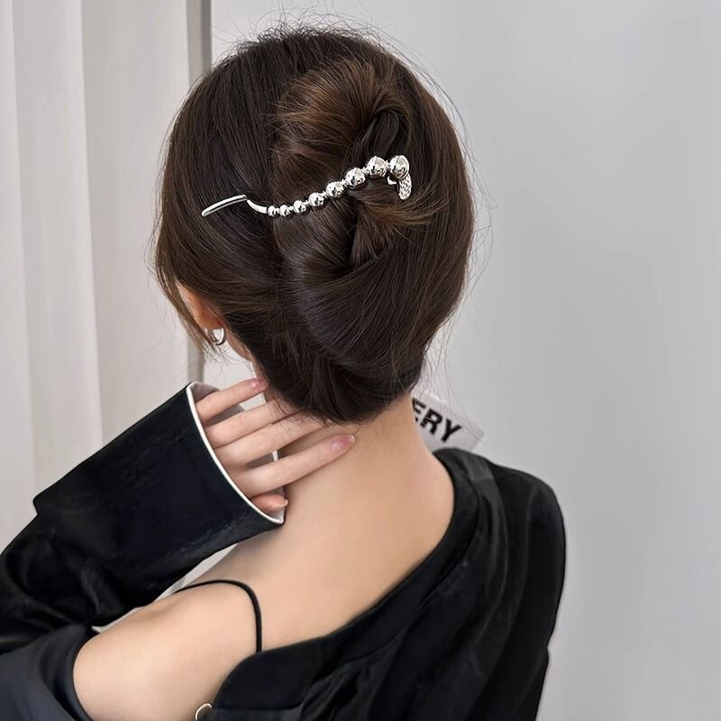 シンプルで冷たい髪でカエルを挟んで高級感を感じます。|undefined
