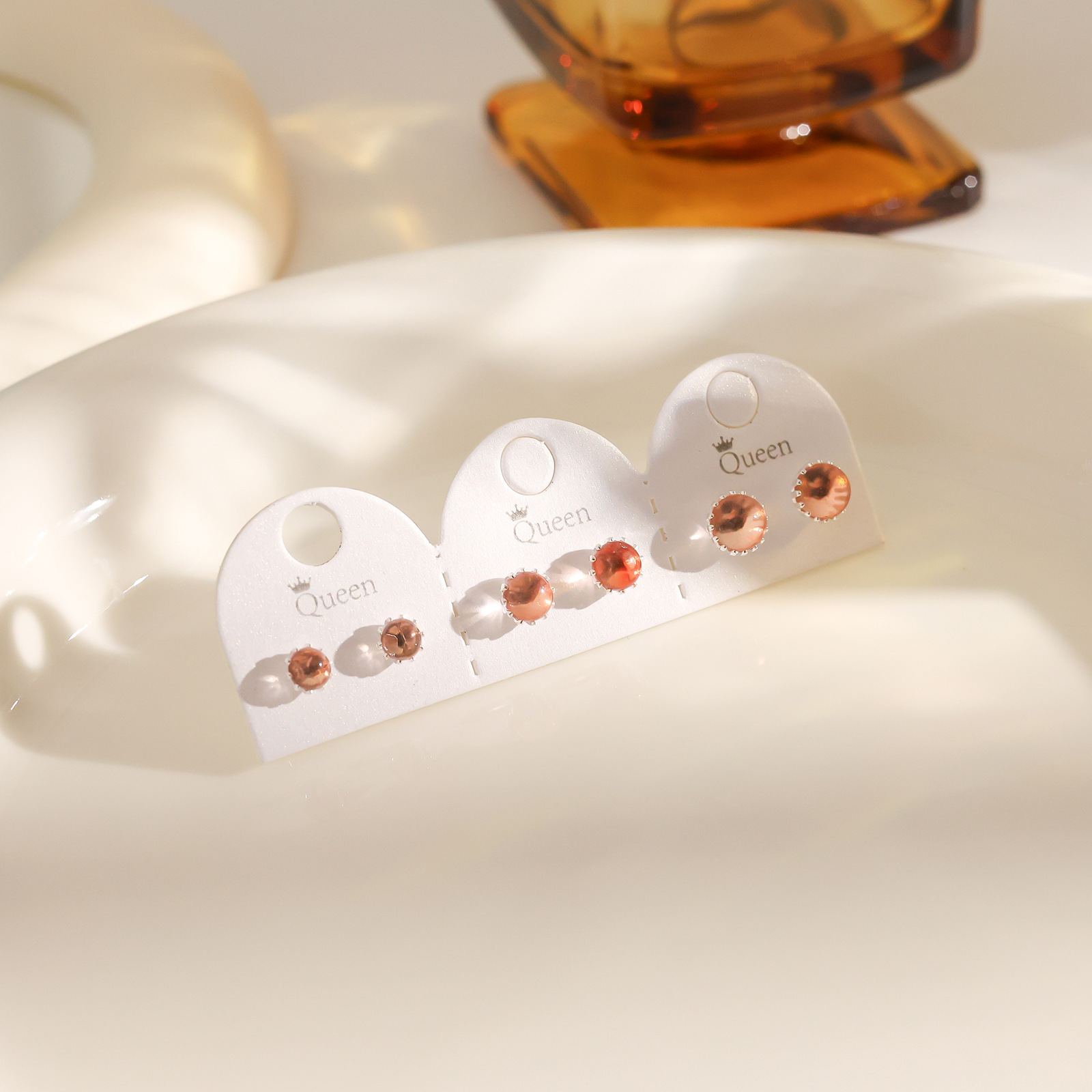 Juego de pendientes de aguja plateados, sencillos y compactos para mujer, pendientes geométricos en forma de corazón, bonitos, dulces y versátiles, venta al por mayor para puestos de mercado