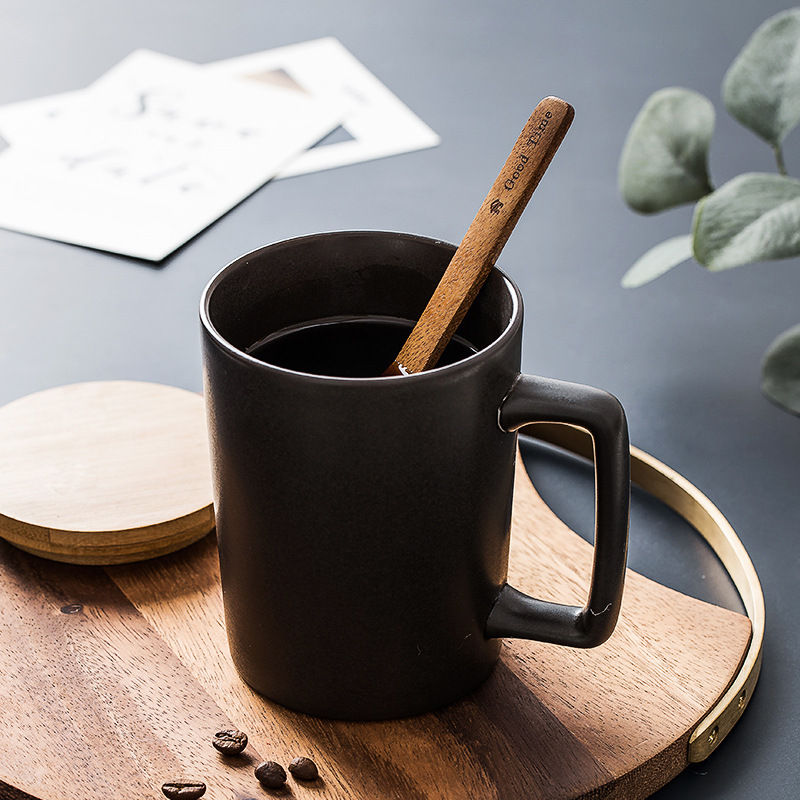 Taza de café de cerámica nórdica estilo europeo pequeño lujo simple personalidad elegante de gama alta taza con tapa
