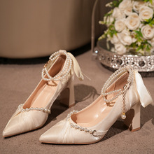 2026年冬季新款尖头浅口珍珠链条伴娘鞋宴会性感高跟鞋女粗跟百搭