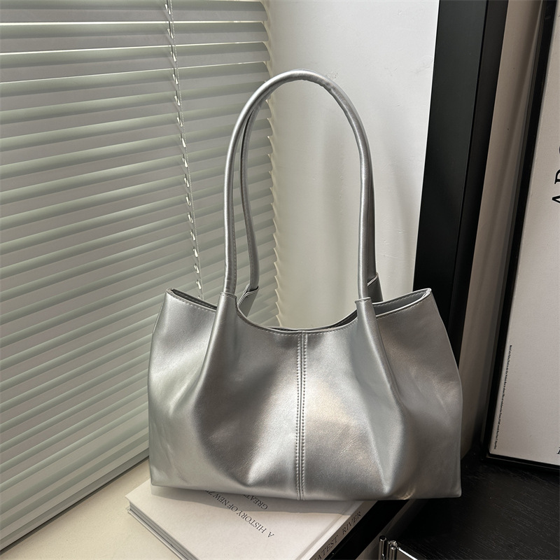 Este año, la sensación de relajación de la moda de color sólido 2024, el nuevo tipo de bolso de hombro simple de gran capacidad, bolso de mano de empalme de moda