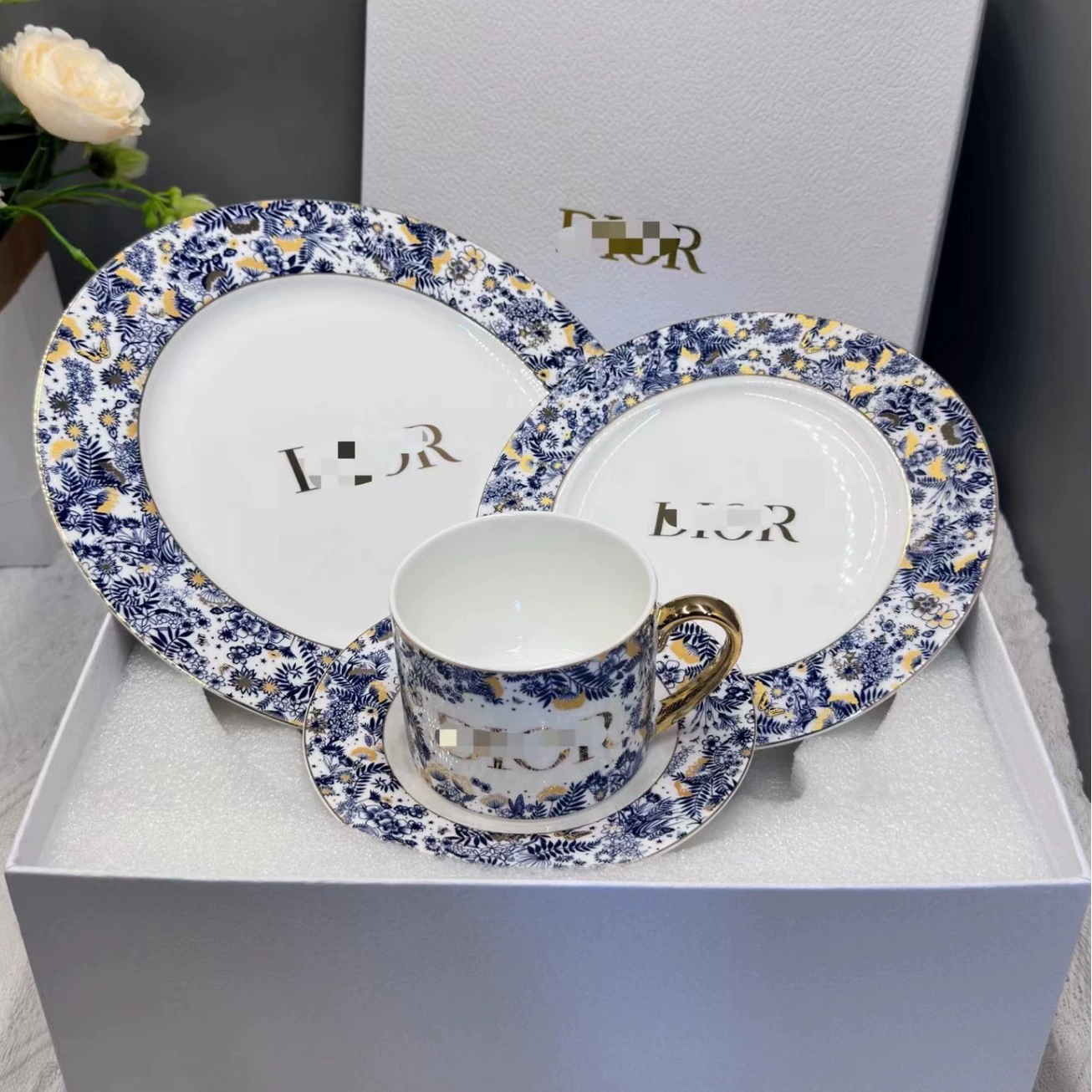 Ceramic Tableware Set, Retro Cartoon Light-Luxury Style, Assorted Plates & Cups (Gift)