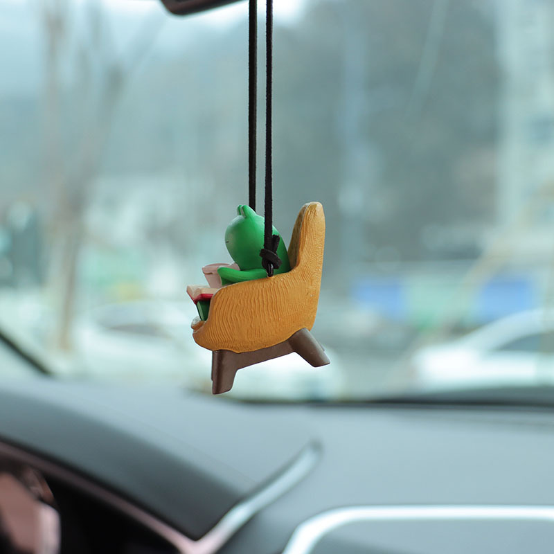Cartoon frog sitting sofa cross-border car decoration interior pendant pendant car pendant decoration