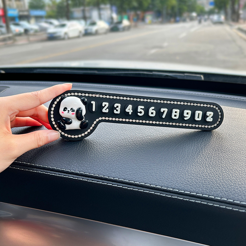 Espacio de estacionamiento temporal del automóvil, número de matrícula móvil, placa de estacionamiento, bricolaje, nueva chica linda creativa, teléfono móvil en el automóvil