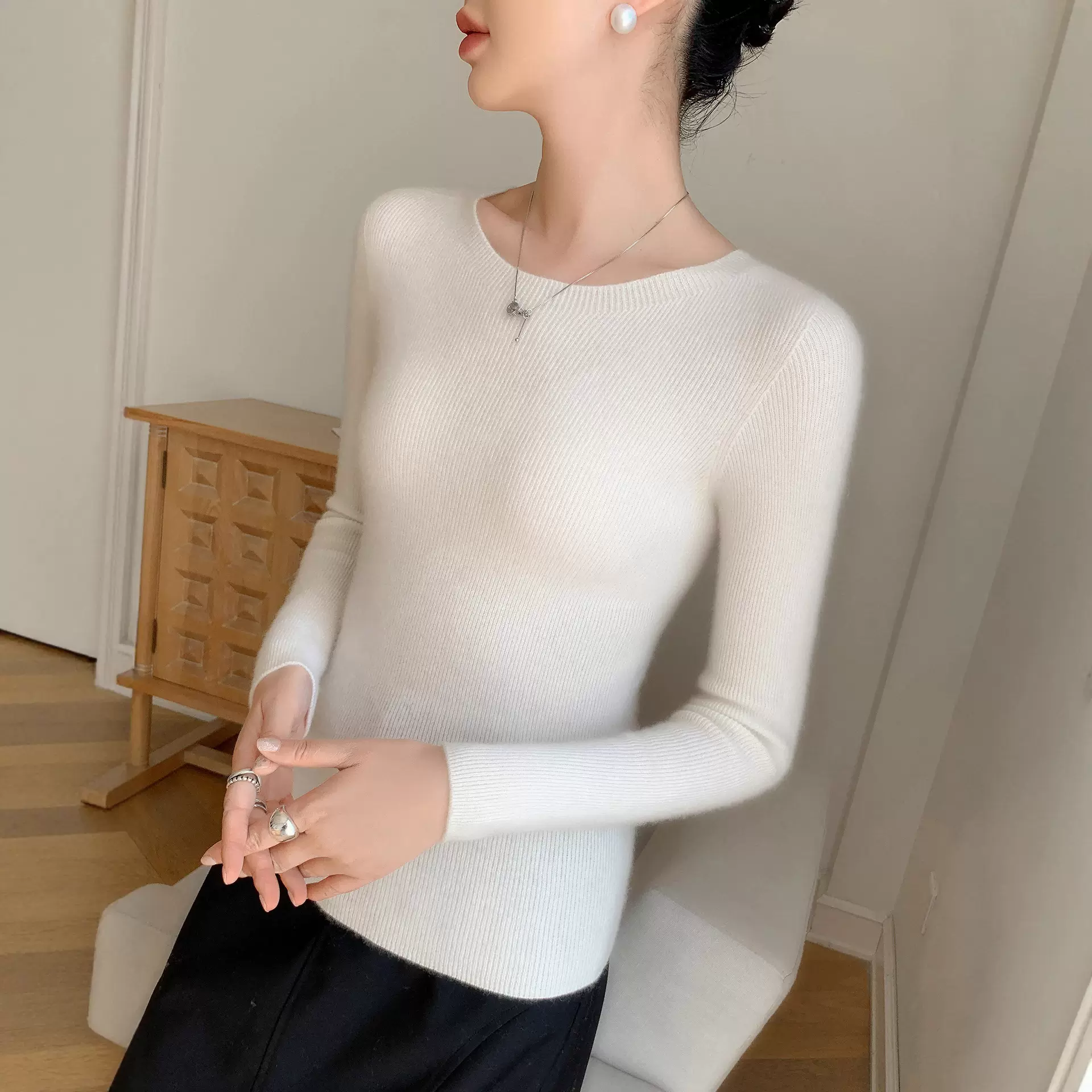 新款山羊绒女内搭时尚长袖打底衫女修身打底衫圆领白色秋冬季