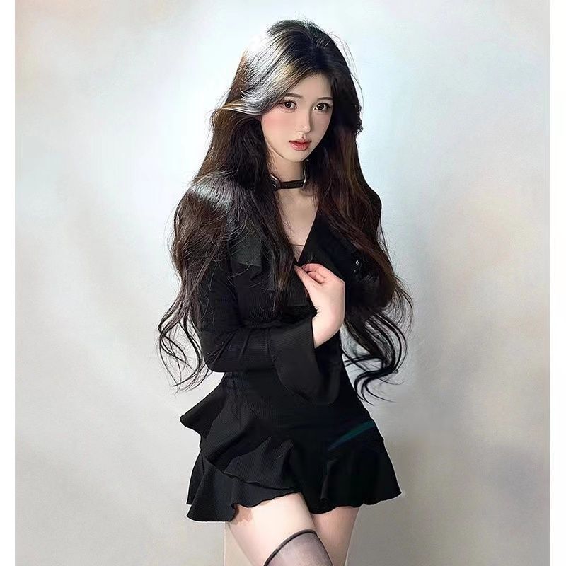 Black ruffled bell sleeve long sleeve V-neck dress women's autumn and winter inner wear temperament small black dress A- line short skirt Black ruffled bell sleeve long sleeve V-neck dress women's autumn and winter inner wear temperament small black dress A- line short skirt