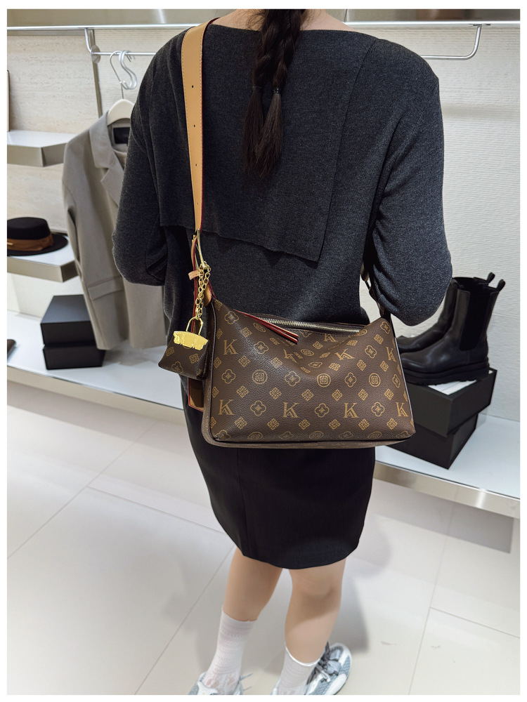 Einzigartige Vintage Elegante Luxus-Designer Wickeltasche für Frauen Große Kapazität Pendler-Tragetasche Modische Damen Einzelschultertasche – Detail 10