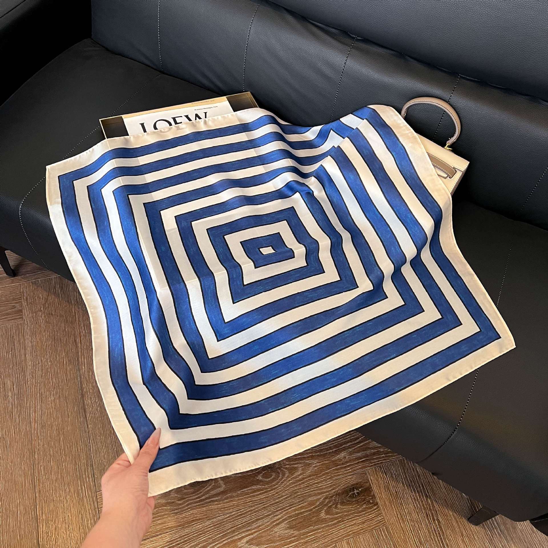Transfronterizos nuevos bufandas de seda azul de alto nivel de seda cuadrada de simulación bufandas de moda de decoración de moda de combinación bolsa correa de pelo bufandas profesionales