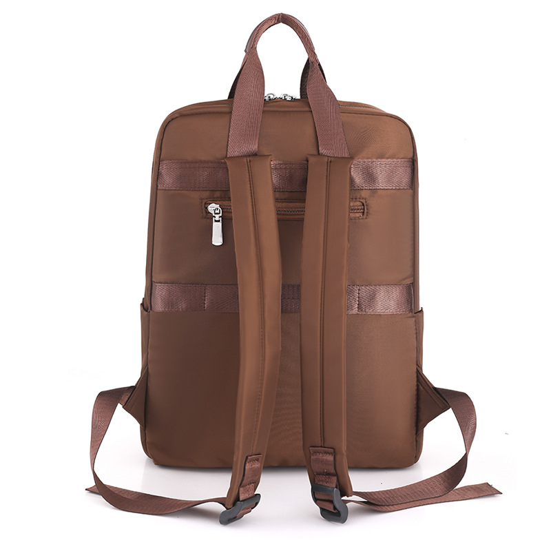 Fábrica al por mayor 2023 verano nuevo estilo casual damas mochila de nailon moda negocios computadora mochila de viaje mujer