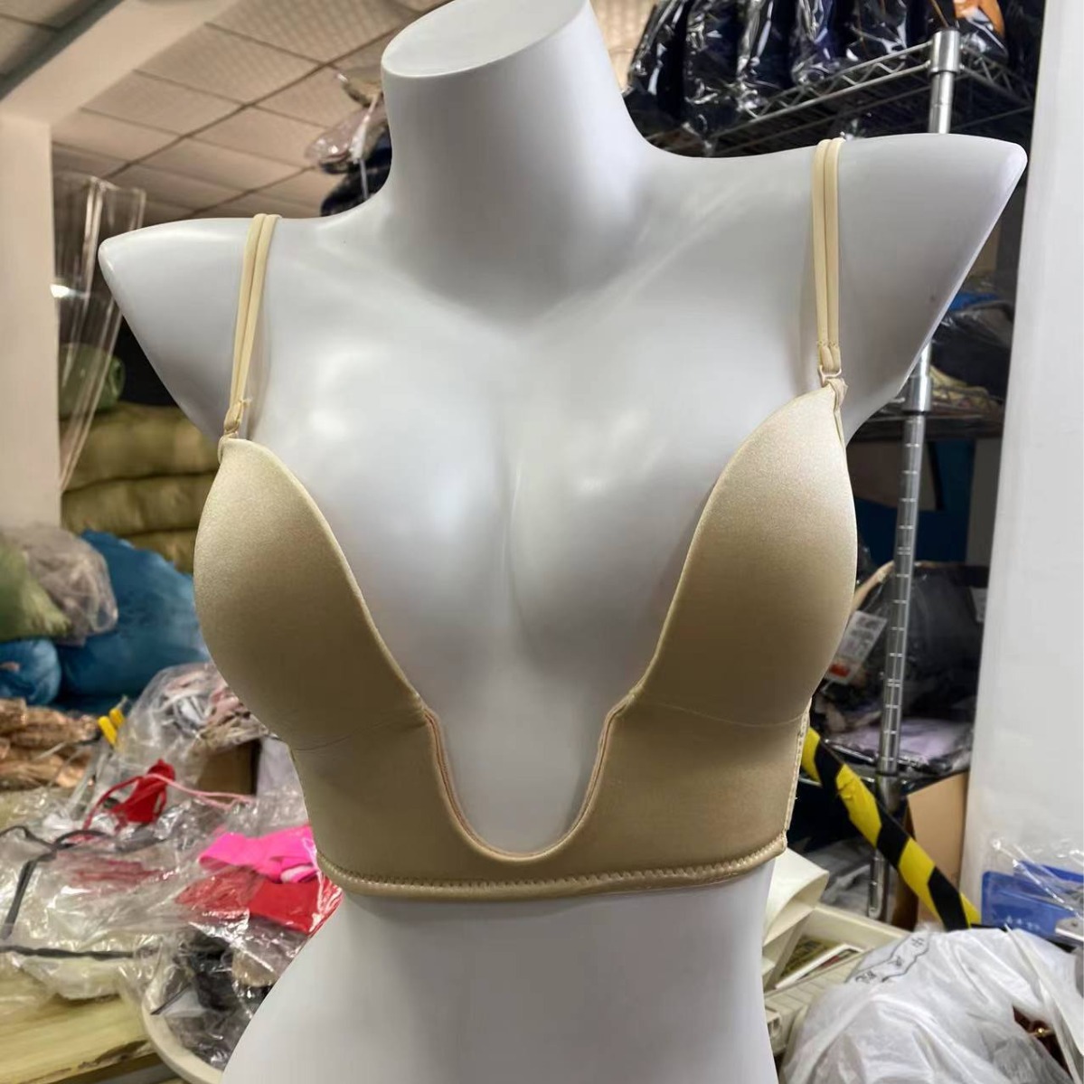 Inventario de productos de cola del sudeste asiático nuevo en línea celebridad en vivo joven lisa reunida ropa interior sin huellas reunida sujetador sujetador