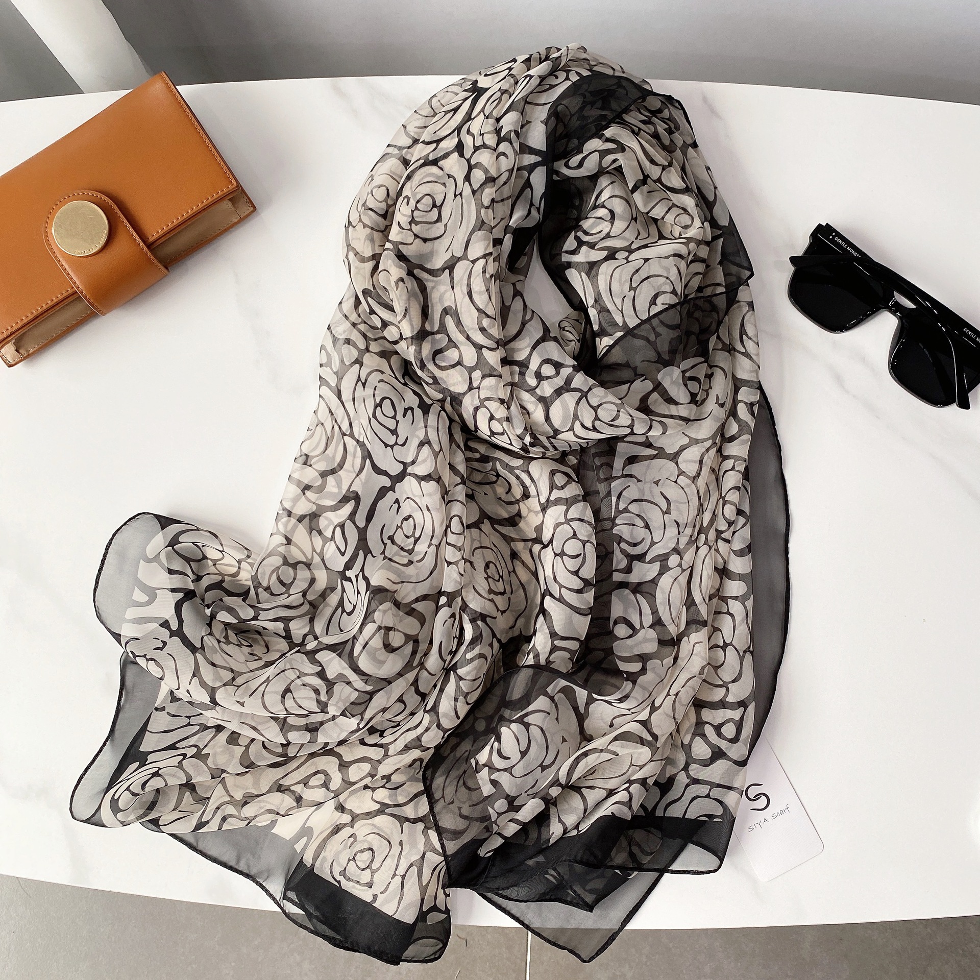 2025 nuevo producto Yourou bufanda de gasa protección solar larga toalla de playa versátil vacaciones viaje foto bufanda de seda chal