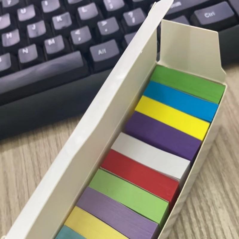 カラーの付箋は粘りの強いミニ付箋紙を貼っています。|undefined