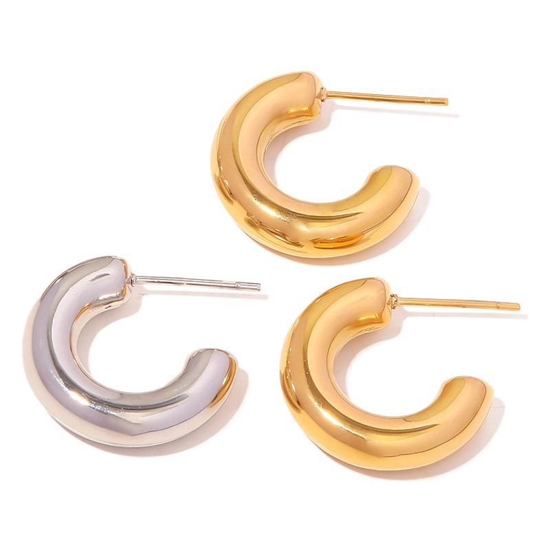 Moda europea y americana elegante en forma de C hueco Stud pendientes ins Internet celebridad de alto grado de acero de titanio simple pendientes para las mujeres