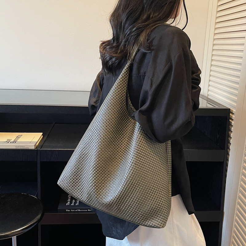 Bolso de comercio exterior de nicho de mujer retro tejido estriado bolso de mujer 2025 nuevo bolso de mano ocio de hombro bolso