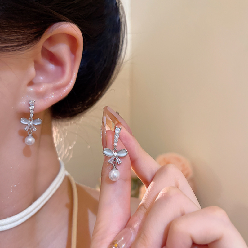 Ins スタイルキャッツアイストーンリボンイヤリング女性のニッチデザイン輝くダイヤモンドパールイヤリング韓国スタイルの新しい耳のアクセサリー|undefined