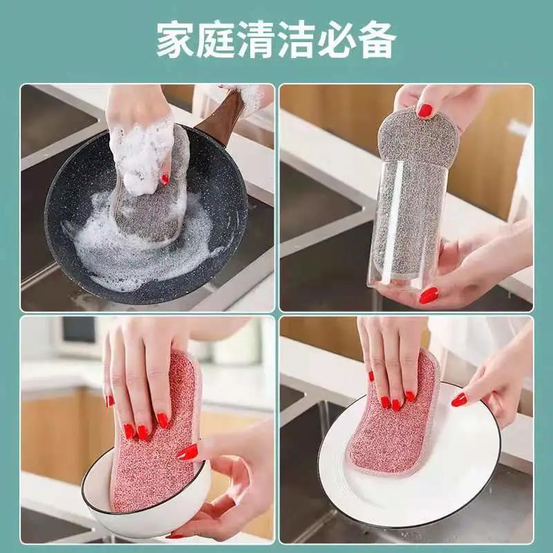 新型の8字のスポンジは両面のスポンジを拭いて食器を洗います。|undefined