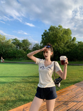 辣妹套装美式复古V领正肩短袖T恤女夏季高腰休闲裤阔腿短裤两件套