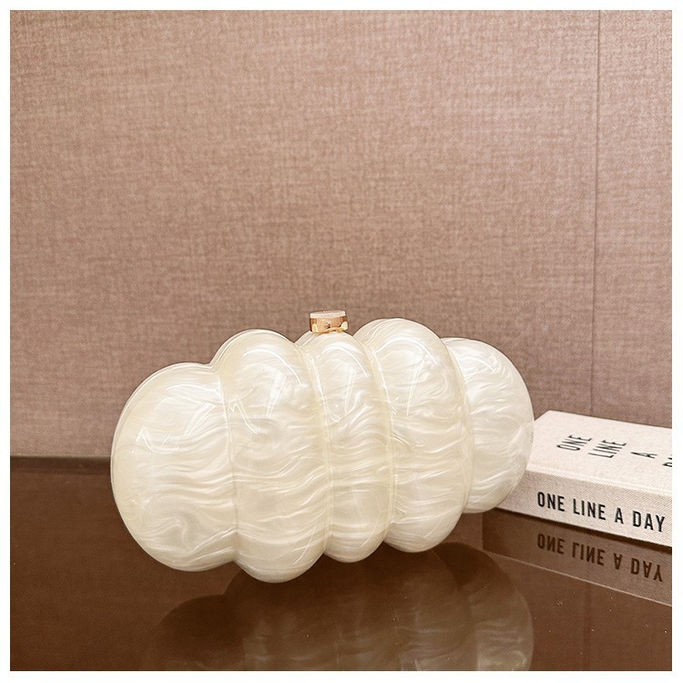 Comercio exterior transfronterizo damas nueva bolsa de cena nube acrílico bolsa de mano de boda ligera cadena de lujo oblicuo paquete de noche