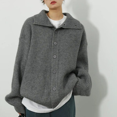 婦人服のセーターのコートの灰色の高襟の厚い太い棒のメリヤスのゆったりしている怠惰な風のカーディガンの冬の新型の上着