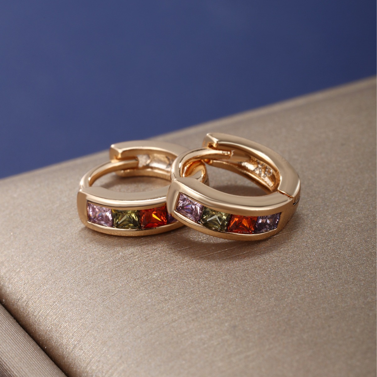 Pendientes de aro cuadrados de circonita de colores estilo ruso Xuping, pendientes de moda europeos y americanos, pendientes de lujo ligero de alta gama para mujer