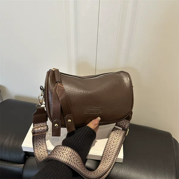 High-Appearance Retro Soft Leather Pillow Bag 2026 New Korean Style Versatile Commuter Shoulder Bag Popular Women's Crossbody Bag