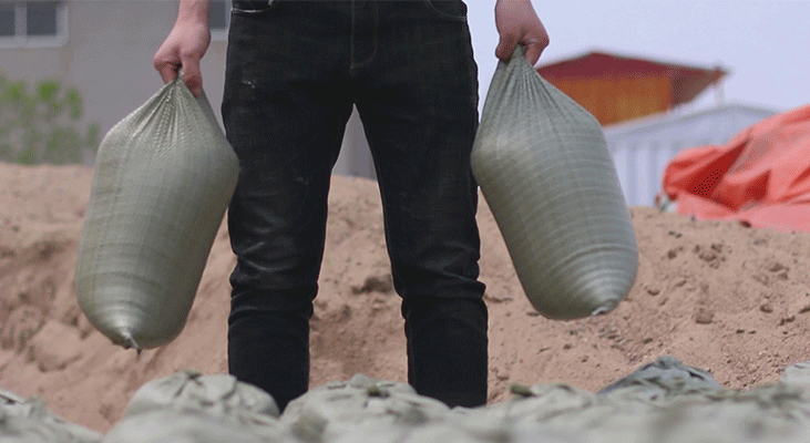 10443181063_1900835933