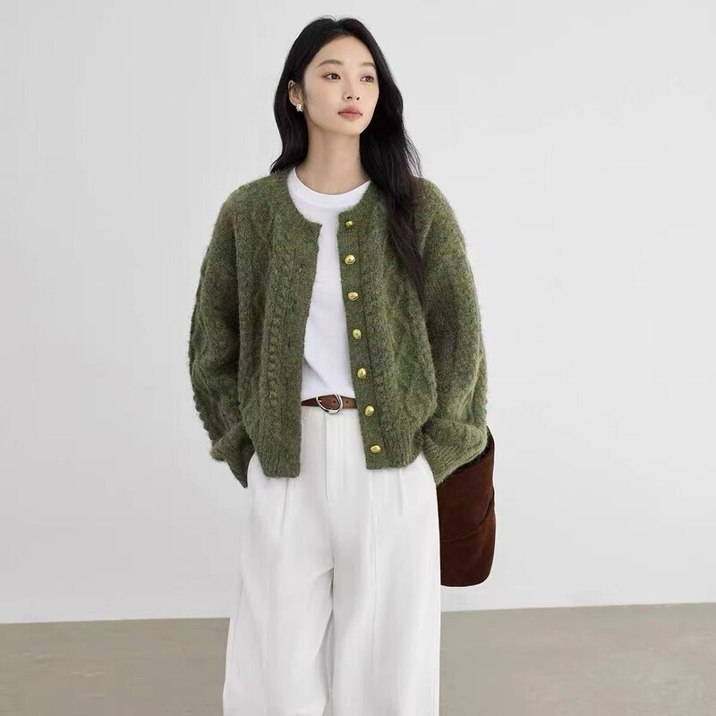 Green retro round-neck sweater cardigan for women, autumn 2026 new winter style, loose and casual cable-knit top Green retro round-neck sweater cardigan for women, autumn 2026 new winter style, loose and casual cable-knit top
