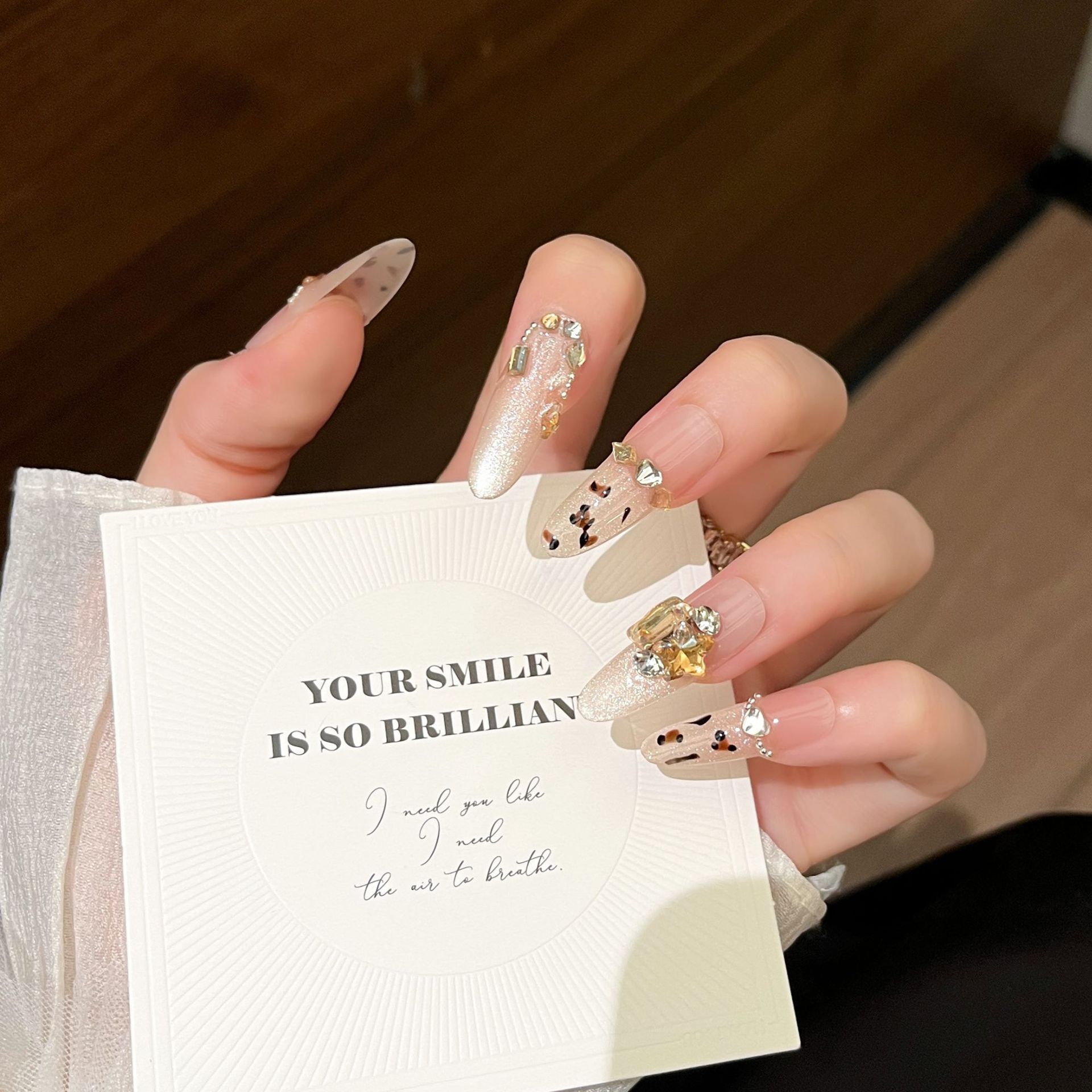 Otoño y invierno puros hechos a mano elípticos leopardo ojo de gato usar piezas de uñas productos terminados explosivo usar parches de uñas de uñas