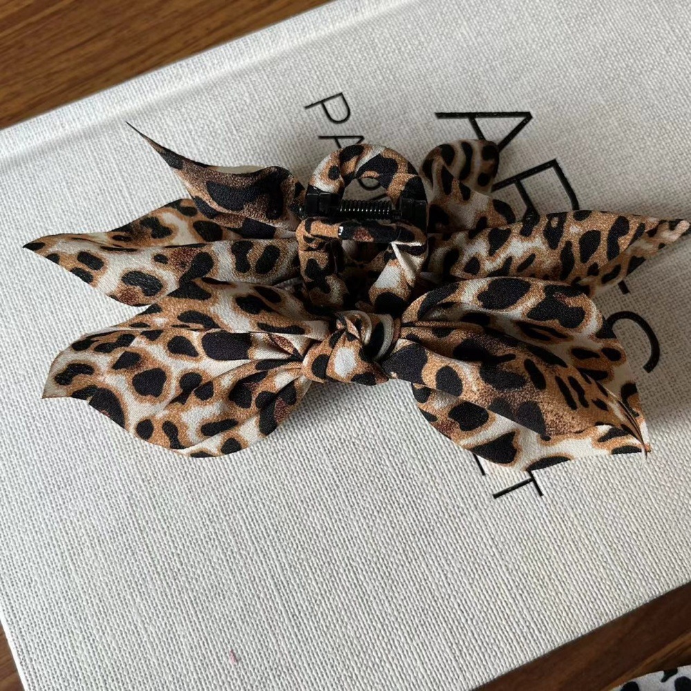 표범무늬 브라운