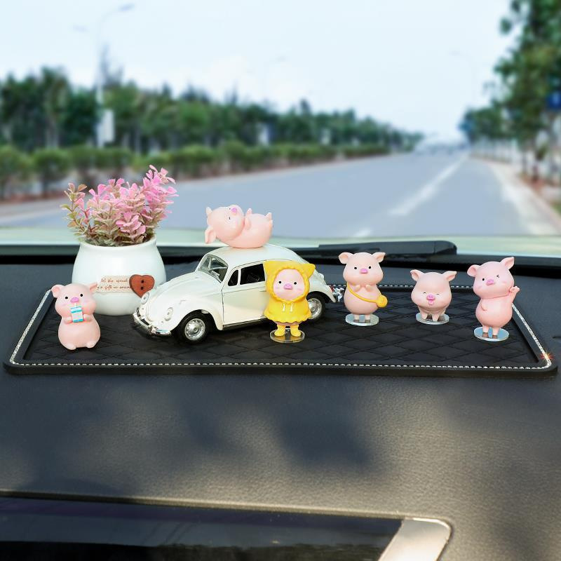 Adornos para el automóvil Adornos de la consola central del automóvil del cerdito de la red de Internet Adornos para el automóvil Dibujos animados creativos Decoración linda del automóvil Mujer