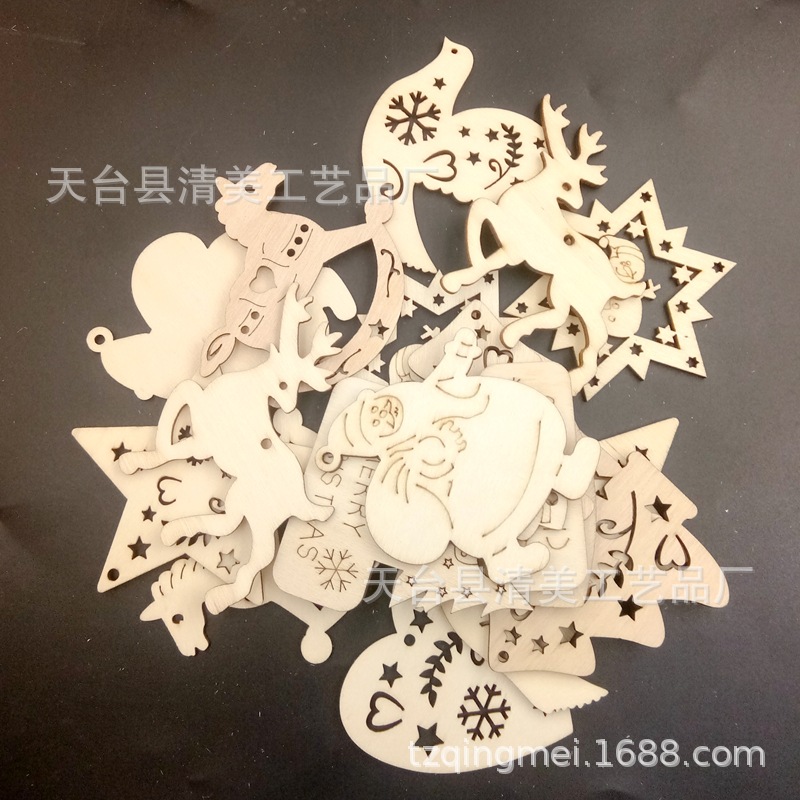 Colgante de decoración navideña de 7cm Copo de nieve Piezas de madera Suministros navideños al por mayor 6 piezas cada uno, un total de 54 piezas para un juego