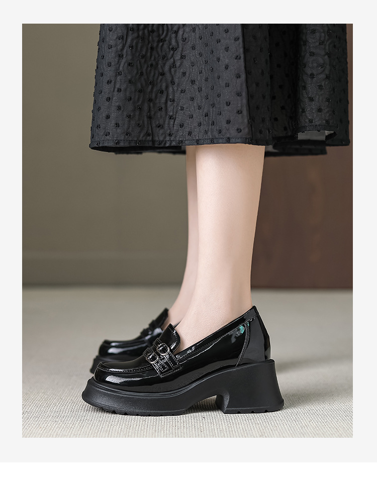 厚底乐福鞋 on model