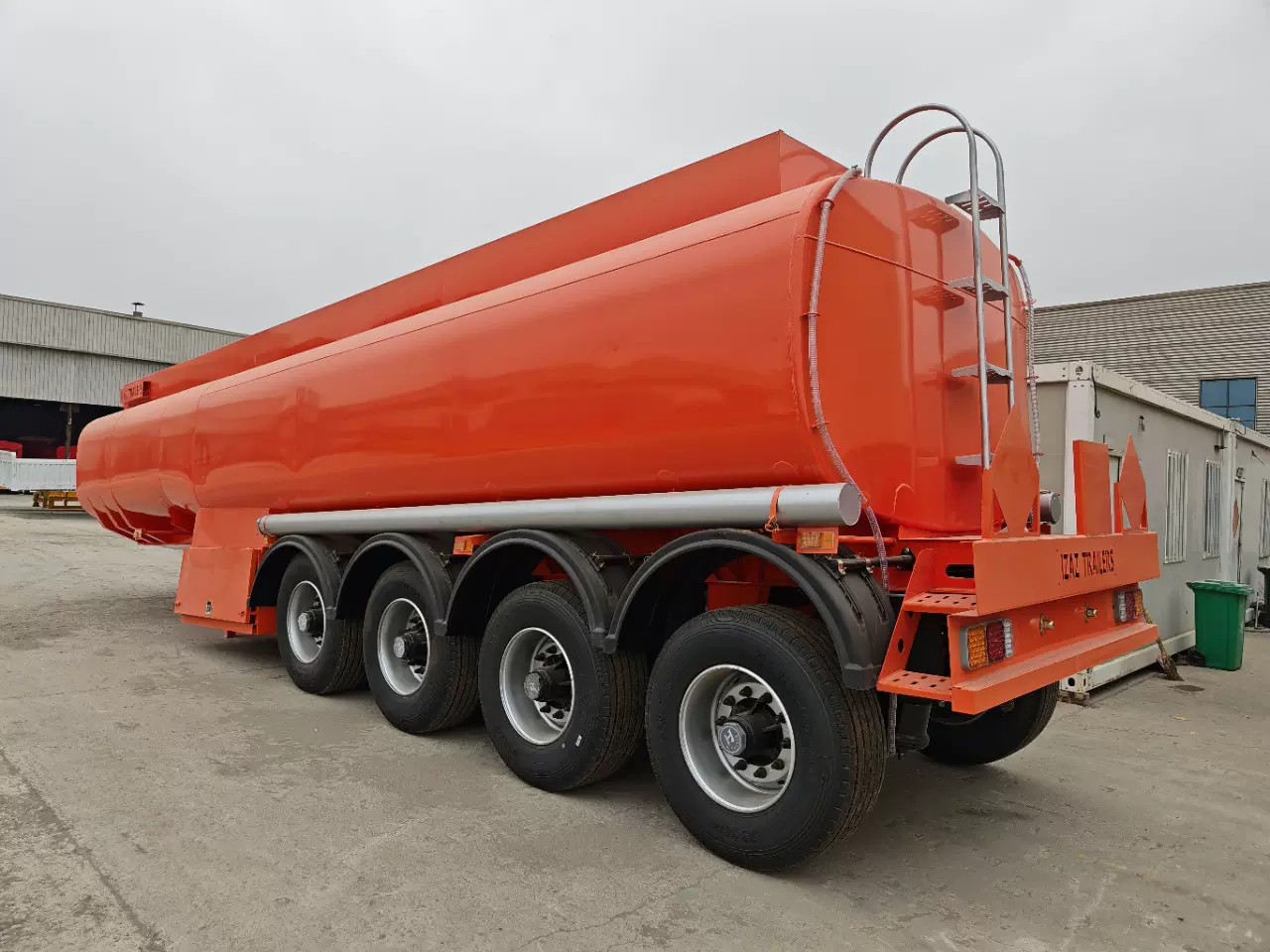 出口中亚4桥45方油罐半挂车 厂家生产供应45吨油罐卡车
