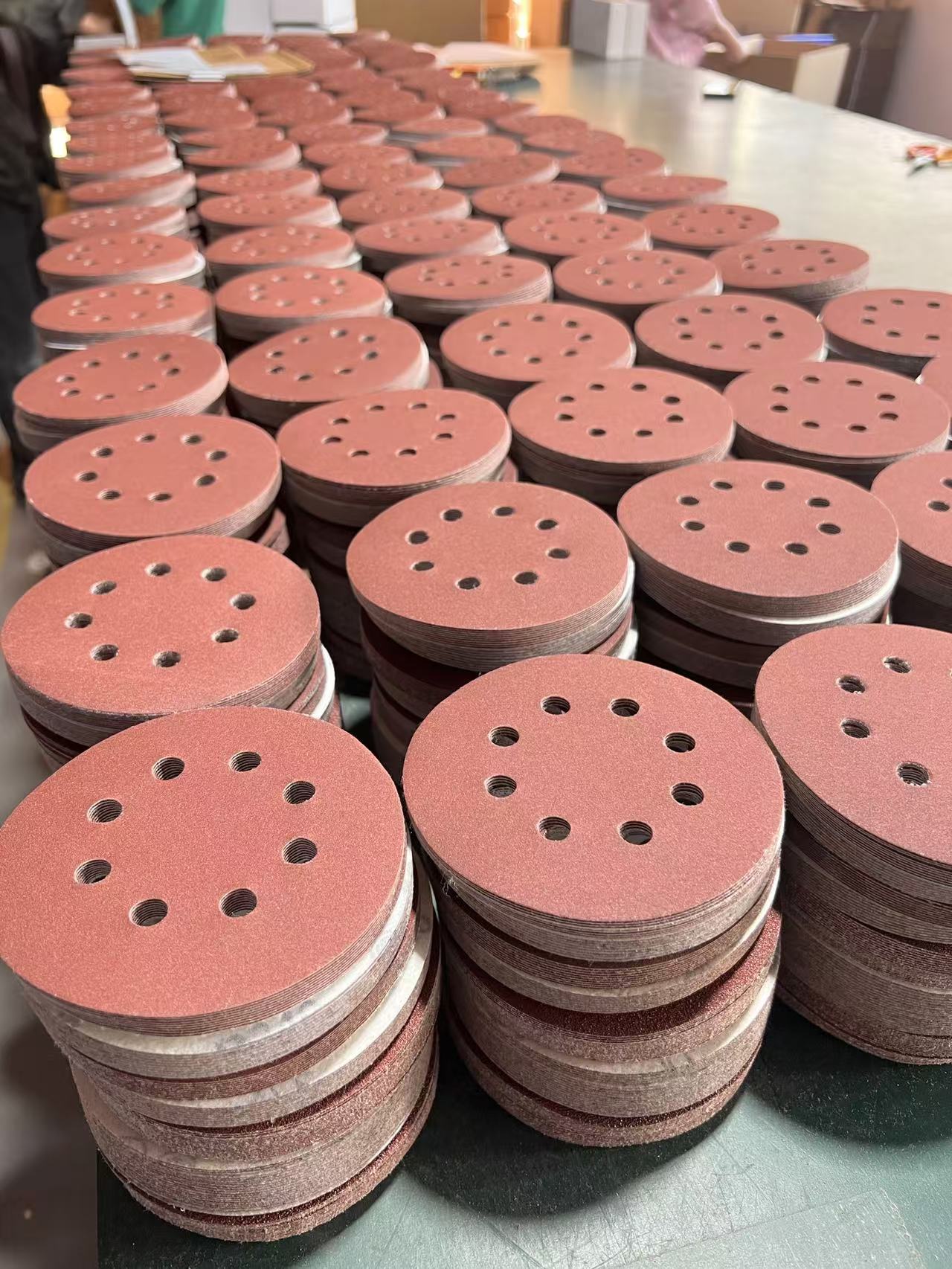 5寸8孔红砂背绒砂纸