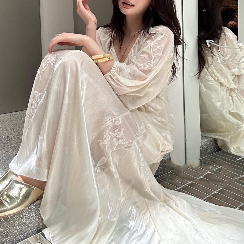 2025夏季长款宽松高级感植绒网纱拼接V领中袖连衣裙法式鱼尾长裙|undefined