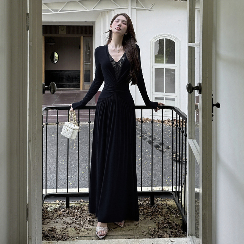 Pure Desire Deep V Sexy Lace Splicing Dress Autumn and Winter 2025 New Style Waist Slimming A-Line Long Skirt Pure Desire Deep V Sexy Lace Splicing Dress Autumn and Winter 2025 New Style Waist Slimming A-Line Long Skirt