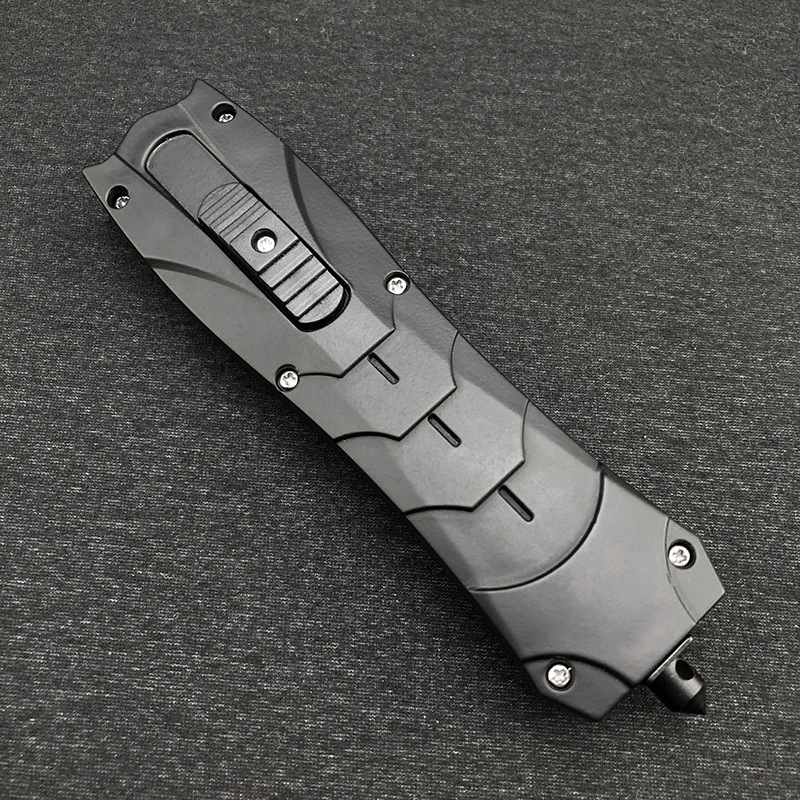 나비 로고가 있는 블랙