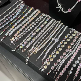 耳环;项链;手链