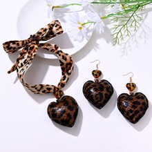 豹纹爱心吊坠丝巾项链耳环跨境欧美复古夸张波西米亚风秋冬首饰套