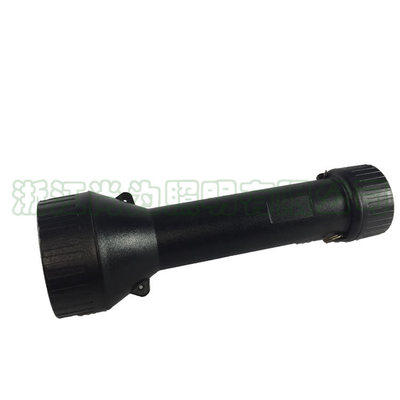 SW2700 Много -функциональный сигнальный свет по -прежнему остается SZSW2700B, красным, желтым, белым и белым трех -колорным четырехконтрором железнодорожного сигнала.