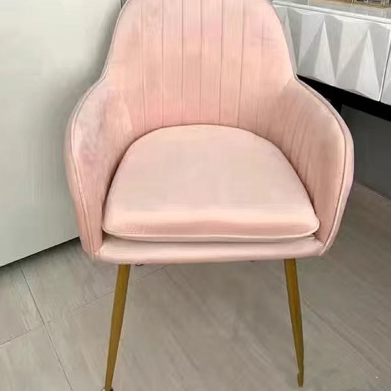Venta al por mayor moderna colorida silla de comedor rosa blanca apoyabrazos restaurante de terciopelo silla de comedor con patas de metal dorado