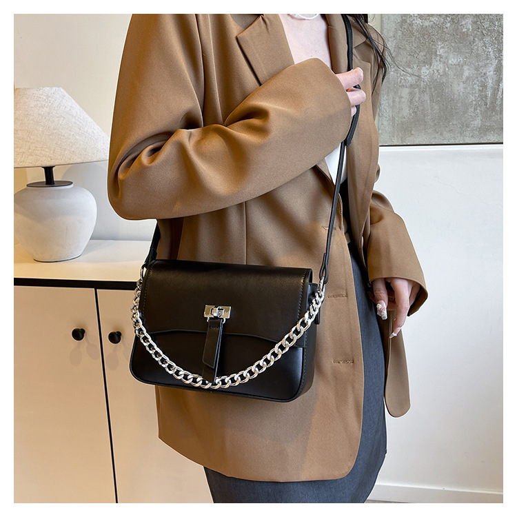 Mujeres PU Color Sólido Estilo Clásico Cuadrado Hebilla Magnética Bolso Bolso Bandolera display picture 12