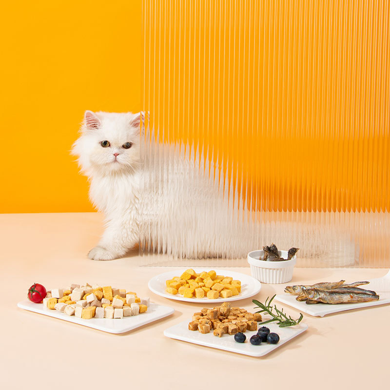 Aperitivos para gatos Gránulos de pollo liofilizado Pechuga de pollo para mascotas Huevo de codorniz Pescado amarillo seco Gato joven Aperitivos para gatos Comida para perros